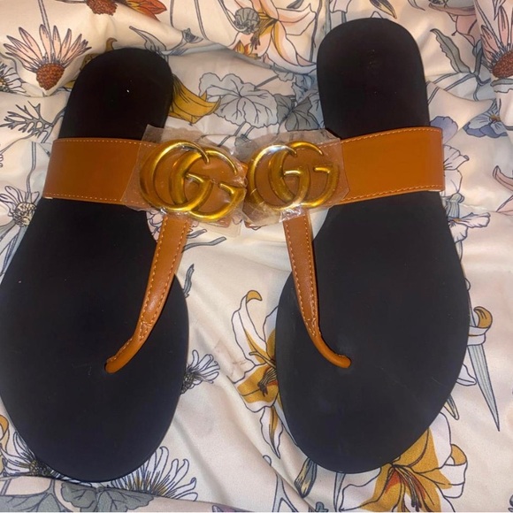 Gucci Black and Brown Sandals with Gold Accents - Picture 1 of 3